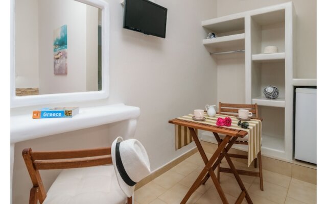 Avgerinos Deluxe Rooms