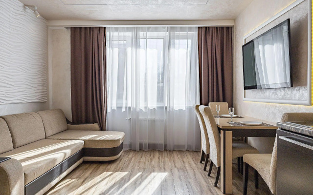 Top House (Топ Хаус) на площади Свободы