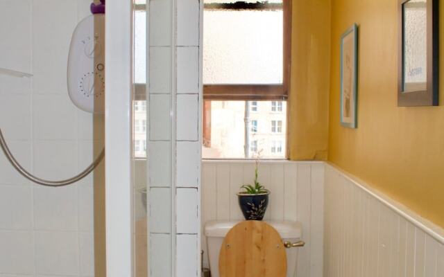 Vintage Style Apartment In Lovely Leith