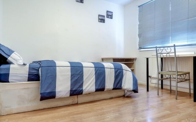 Regal Close Deluxe Single Guest Room 1