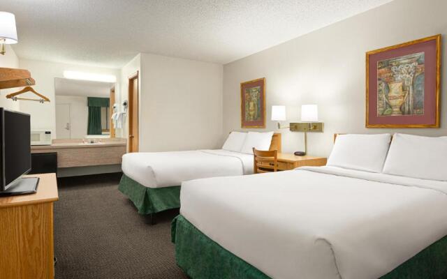 Travelodge by Wyndham Wellington KS