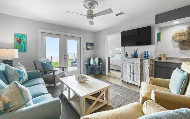 Sunseekers - 2 - 2 Br condo by RedAwning