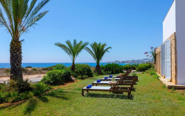 Protaras Seafront Villa Violetta