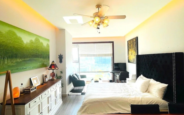 Diamond Suite Golden King
