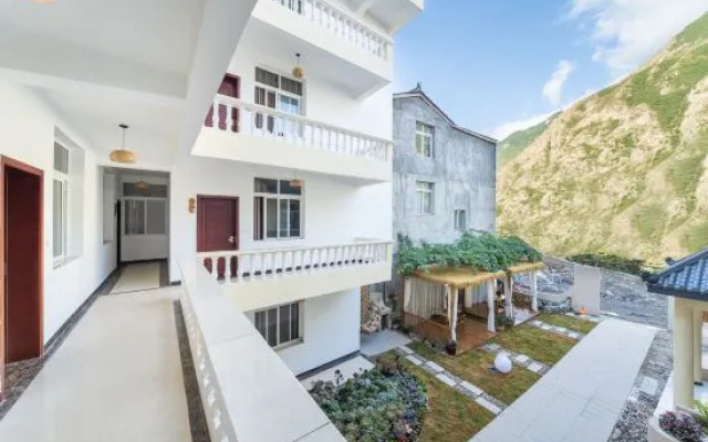 Jiuzaigou Huayujian Homestay