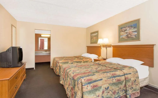 Travelodge Fredericksburg South