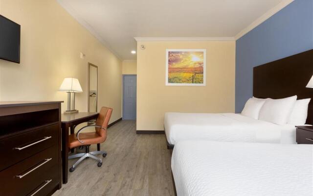 Days Inn & Suites by Wyndham DFW Airport South-Euless