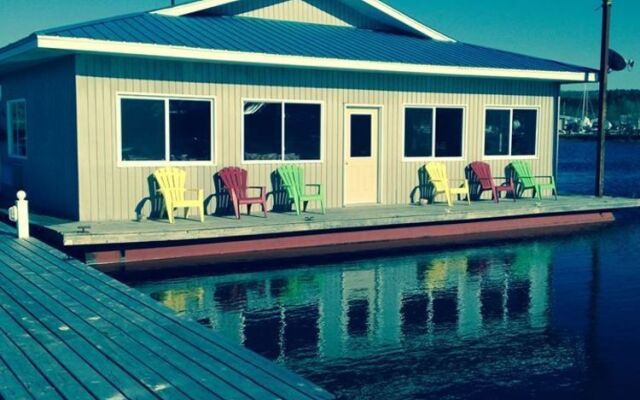 Diverse Rentals & Vacations FLOATEL