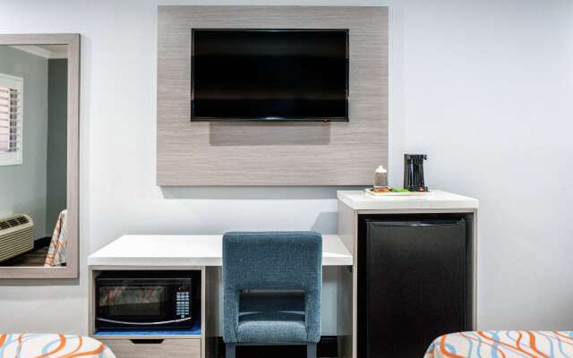 Travelodge Inn & Suites by Wyndham Bell Los Angeles Area