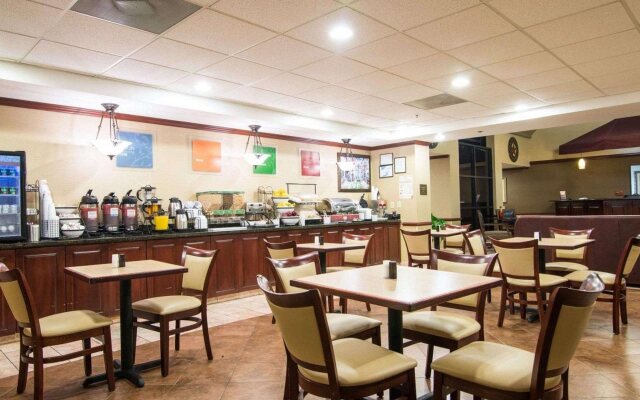 Comfort Inn & Suites Suwanee - Sugarloaf