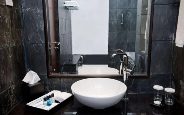 Ocean Edge Suites & Hotel Colombo