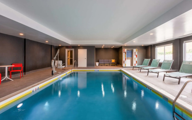 Tru by Hilton Radford, VA