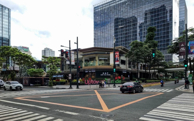 Luxury 2BR Gem in One Uptown, bgc