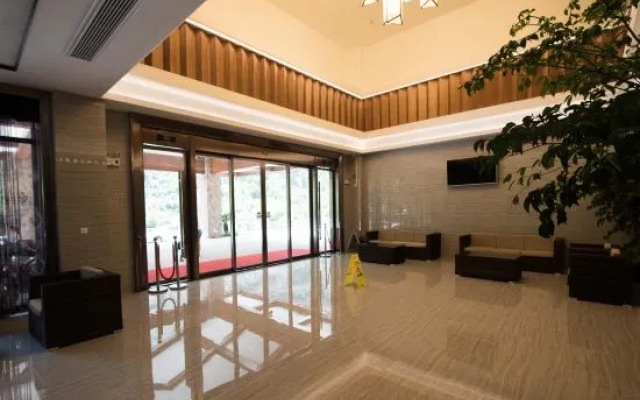 Luci No.1 Holiday Hotel