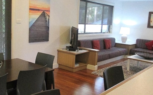 Eucalypt 3 Bedroom Deluxe Family Cottage – Guest Rooms – Cams Wharf