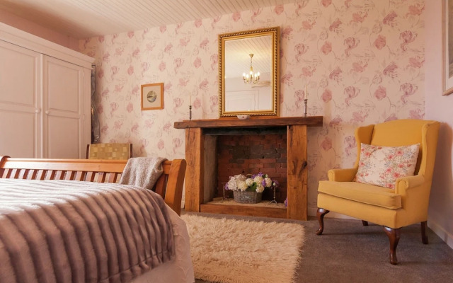 Spacious House With Heated Pool and Sauna