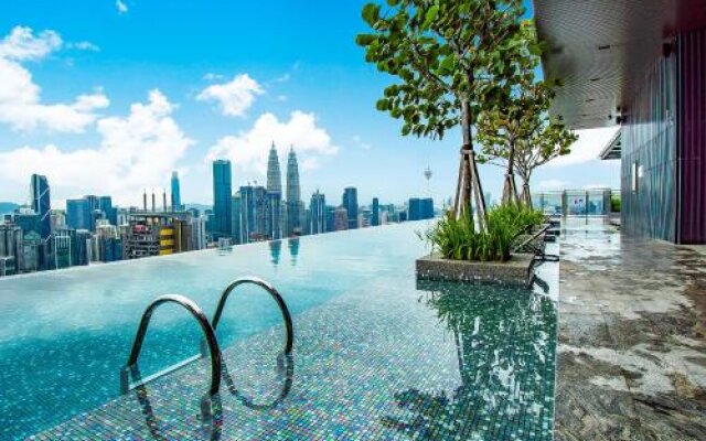 OYO 466 Home Studio Expressionz Suites KL Tower View from Pool