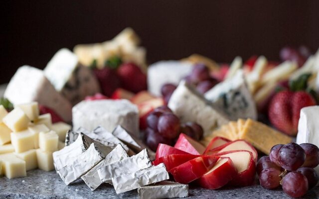 Marines Memorial Club & Hotel