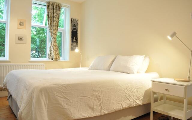 Bright 1 Bedroom Flat in North London