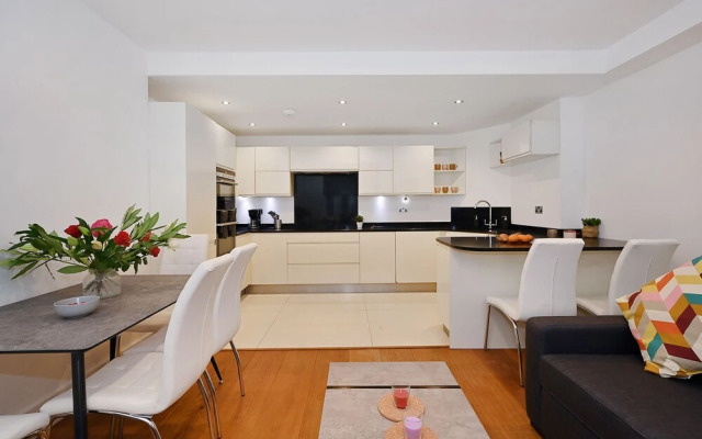 Notting Hill Apartment with Terrace