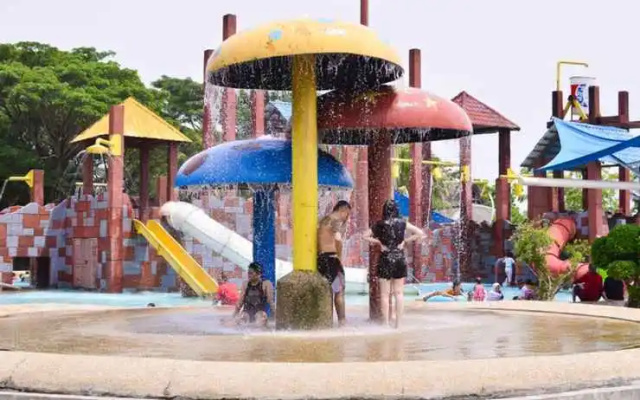 Theme Park & Resort Hotel Pantai Cermin