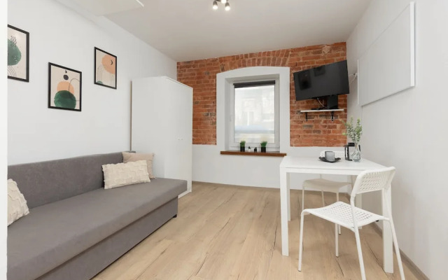 White Studio in City Center by Renters