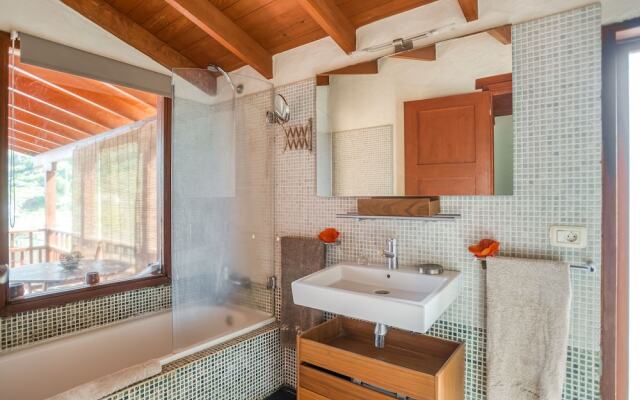 Cozy Holiday Home in San Mateo With Jacuzzi