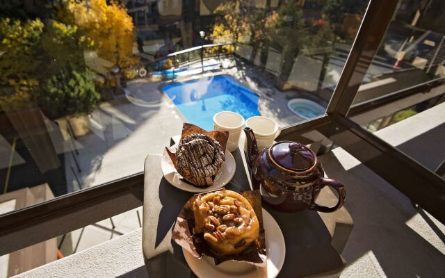 Whistler Village Inn And Suites