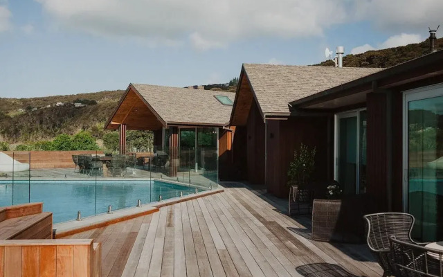 Te Whaanga Retreat & Spa Lodge & Canvastown Luxury Glamping Tents