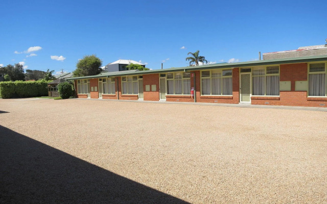 Shifting Sands Motel