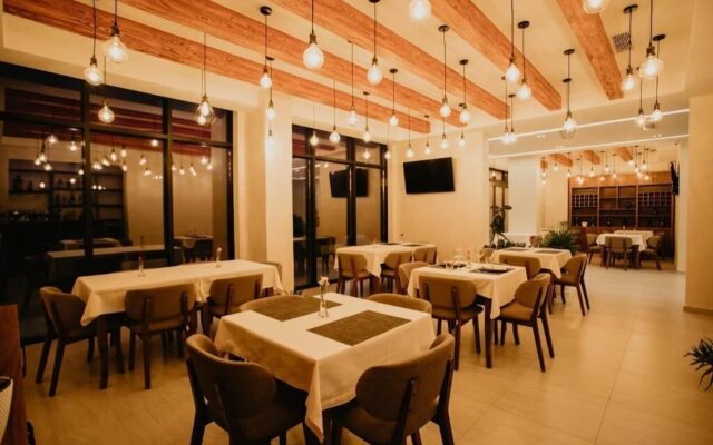 Hotel Miki
