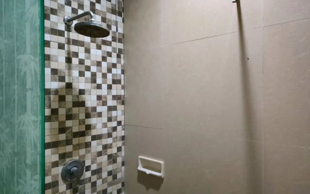 Lonari Hotel