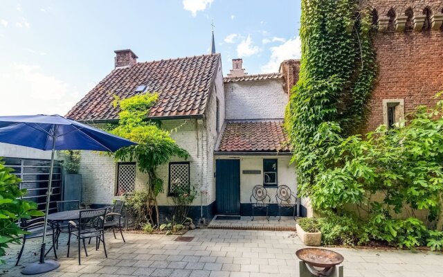 Boutique Holiday Home in Kruibeke with Garden