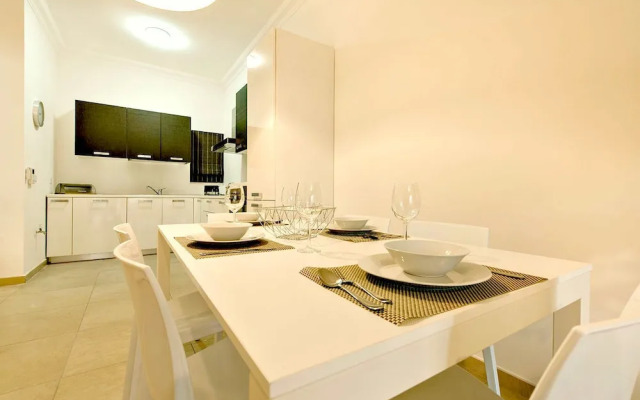 Luxury Apartment With Pool and Terrace, Top Location