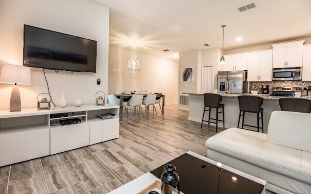 4 Bdrm With Private Pool