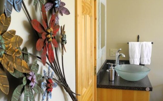 Bay Ave Bed and Breakfast Inn
