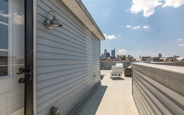 Trendy Fairmount Gem Roof Deck