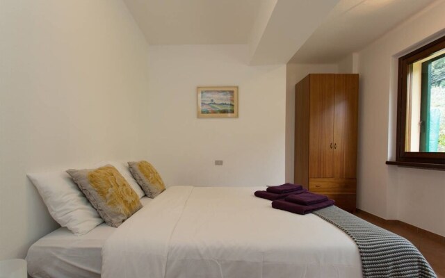 Stresa Apartment With Private Access to Beach