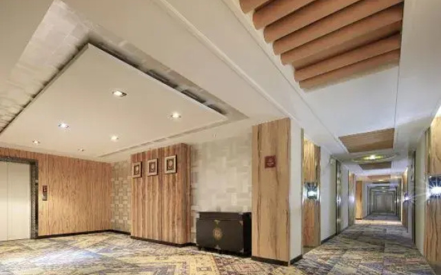 Lijiang Source Resort Hotel