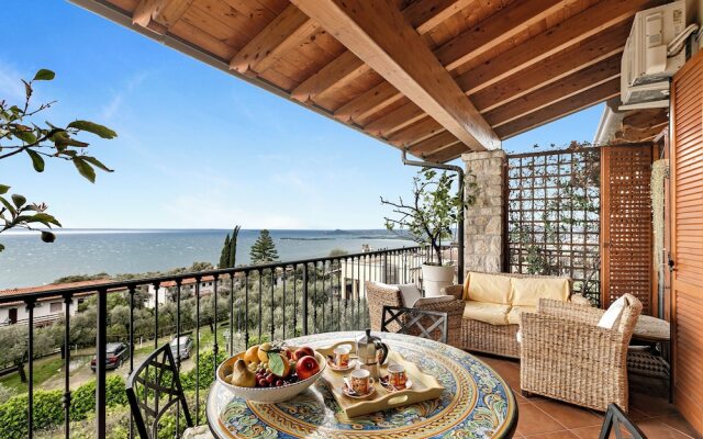 Grotten Loft with lake view and pool