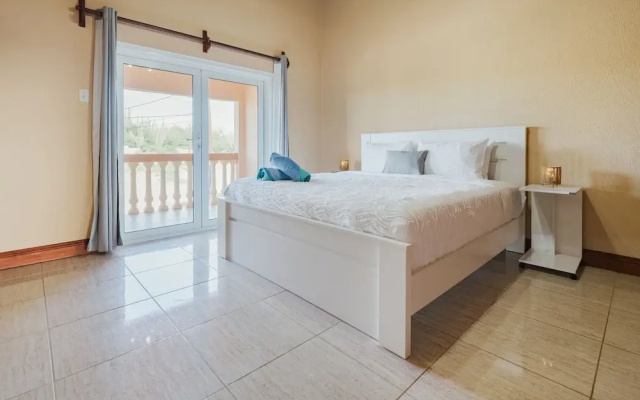 5 Bedroom Villa With Amazing View of Aruba Nature