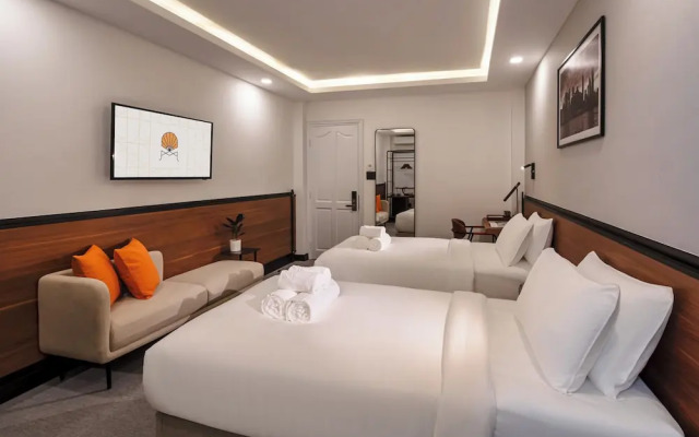 Metrolux City Contemporary Hotel