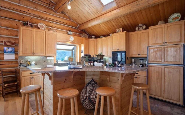 Links and Logs Chalet