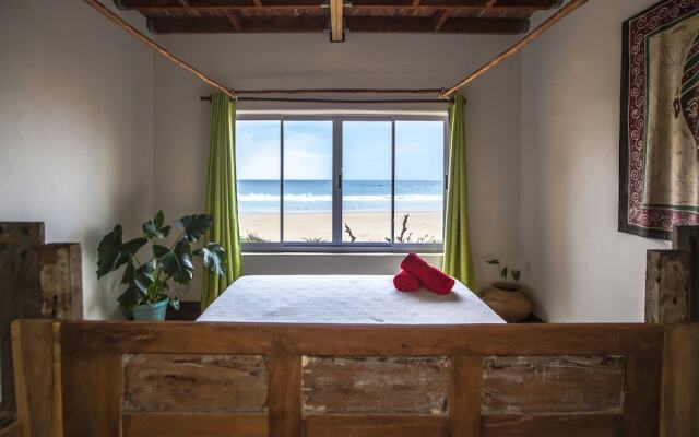 Pura Vida Tofo Beach House