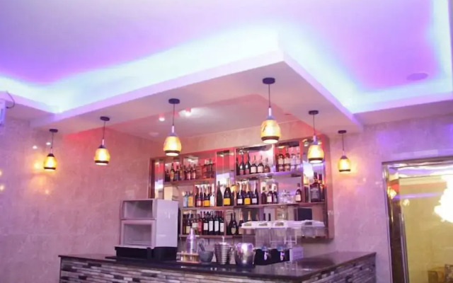 Apno Hotel and Suites