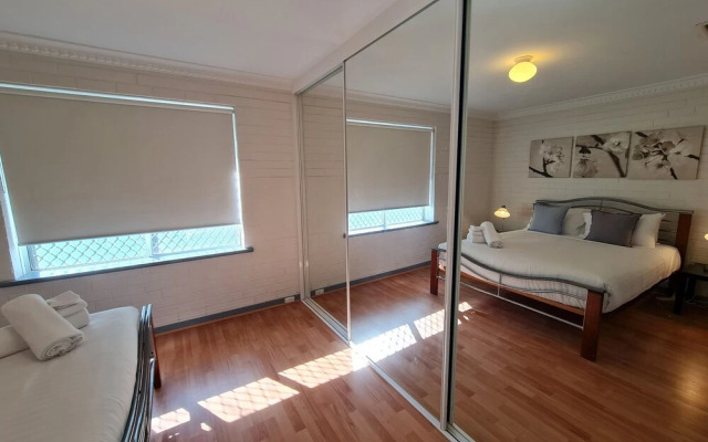 OCEANS 4 Holiday or Business Apartment