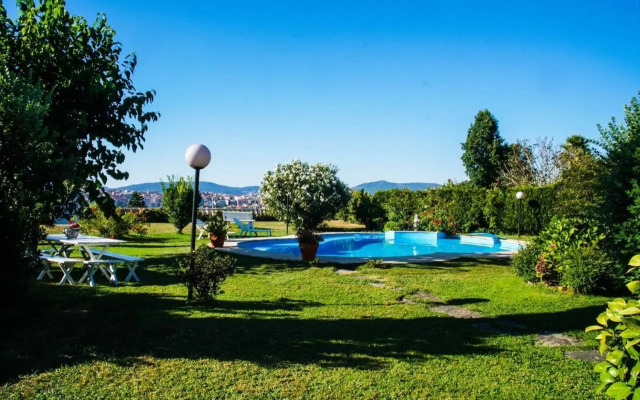 Chalet con piscina y 2000 m de jardín