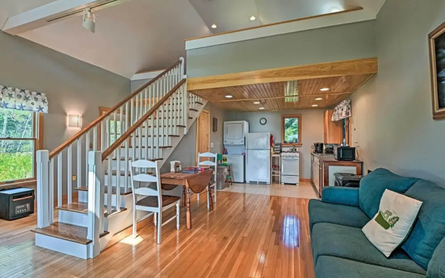 Charming Stonington Studio w/ Ocean Views!