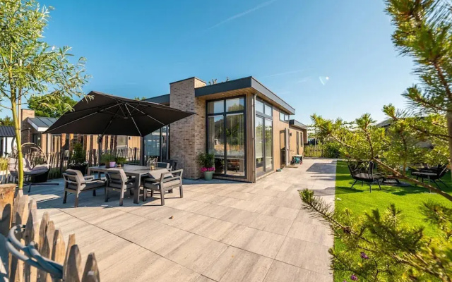 Modern Chalet Near Marina