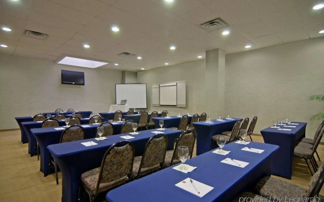 Marco LaGuardia Hotel & Suites